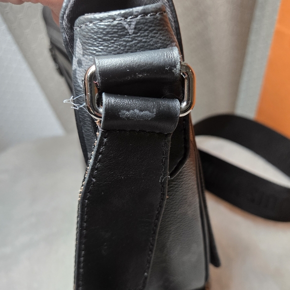 Louis Vuitton District Messenger Bag Monogram Eclipse Canvas MM - Picture 15 of 17